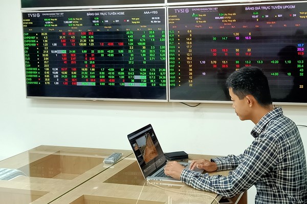 Chứng khoán sáng 7/10: Sắc đỏ chiếm ưu thế, VN-Index giảm nhẹ