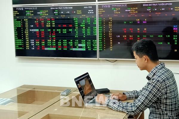Cổ phiếu bất động sản dẫn sóng giúp VN-Index lập đỉnh mới