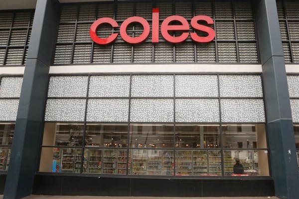 Hàng nghìn nhân viên “đại siêu thị” Coles và Woolworth ở Australia phải cách ly y tế