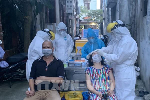 Hà Nội lấy mẫu xét nghiệm người liên quan đến ổ dịch Việt Hưng, quận Long BIên