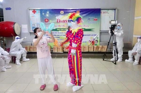 Hình ảnh Trung thu yêu thương giữa đại dịch