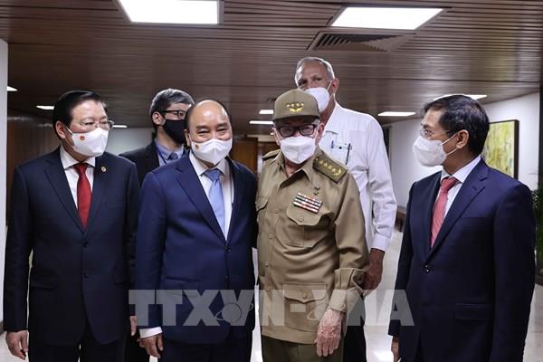 Chủ tịch nước Nguyễn Xuân Phúc gặp Đại tướng Raul Castro Ruz