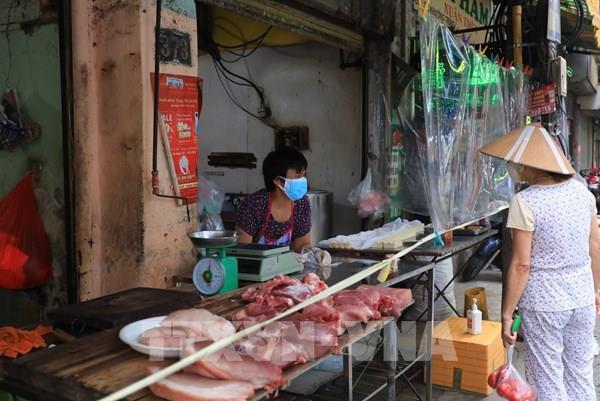 Người dân Hà Nội tấp nập mua bán sau thời gian giãn cách