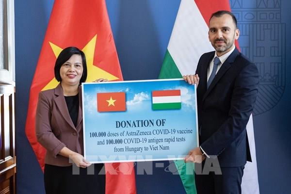 Hungary trao tặng Việt Nam vaccine và vật tư y tế