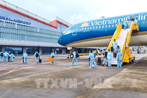 Phó Thủ tướng Lê Văn Thành: Mở lại đường bay phải bảo đảm an toàn