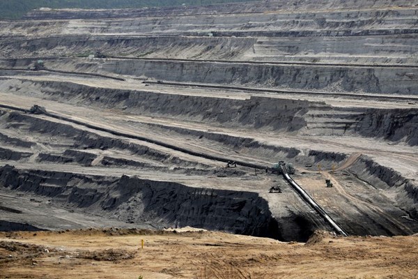 Ba Lan bị phạt 500.000 euro/ngày vì khai thác mỏ than non lộ thiên