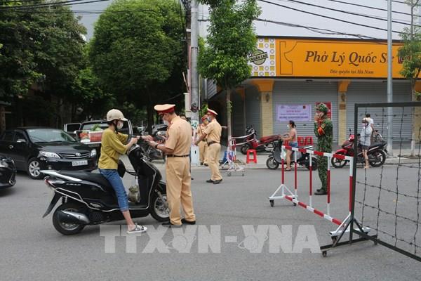 Người dân thành phố Phủ Lý (Hà Nam) được phát thẻ đi chợ 2 lần/tuần