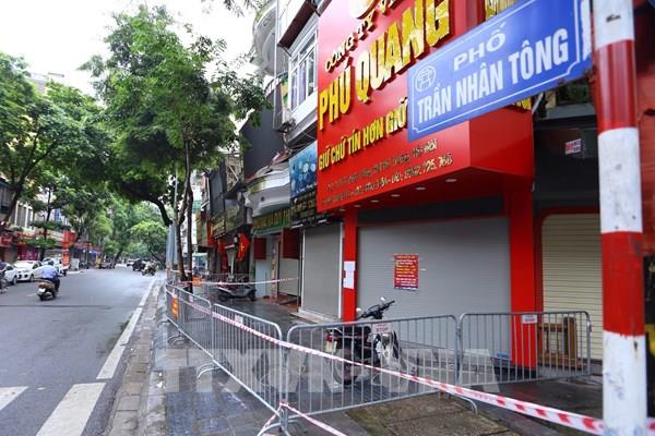 Hà Nội phong tỏa một số hộ dân đường Trần Nhân Tông do liên quan ca nghi nhiễm COVID-19