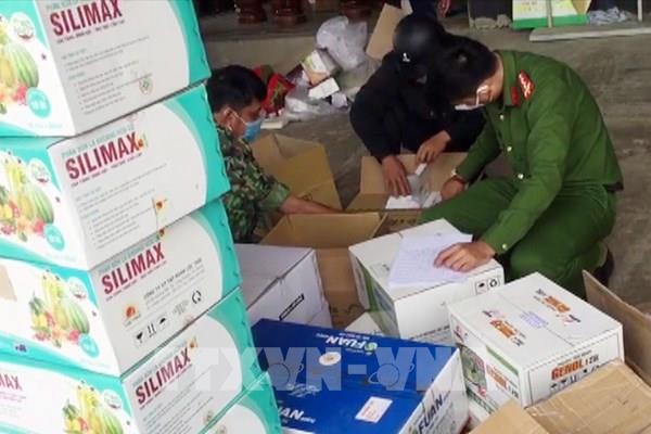 An Giang phát hiện số lượng lớn phân bón, thuốc bảo vệ thực vật không rõ nguồn gốc