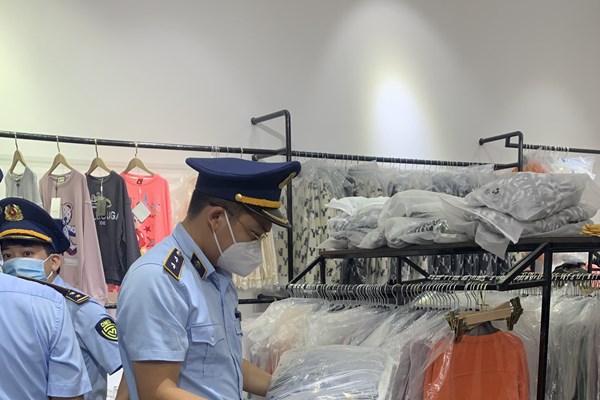 Thu giữ gần 1.500 sản phẩm hàng hóa giả mạo nhãn hiệu