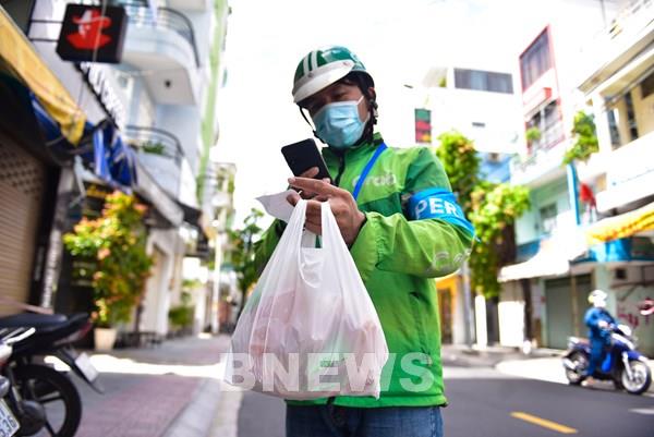 Grab hỗ trợ chi phí xét nghiệm COVID-19 cho đối tác tài xế 2 bánh