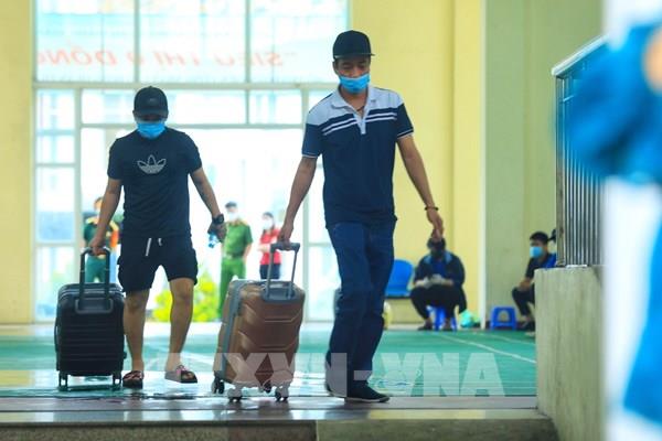 Hình ảnh người dân phường Thanh Xuân Trung trở về nhà sau 21 ngày cách ly 