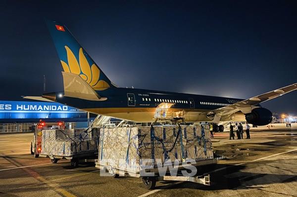 ‭Vietnam Airlines hoàn thành chuyến bay chở vaccine có hành trình dài nhất‬