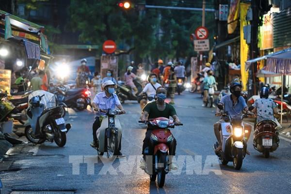 Nhịp sống "bình thường mới" dần trở lại với người dân phường Chương Dương (Hà Nội)
