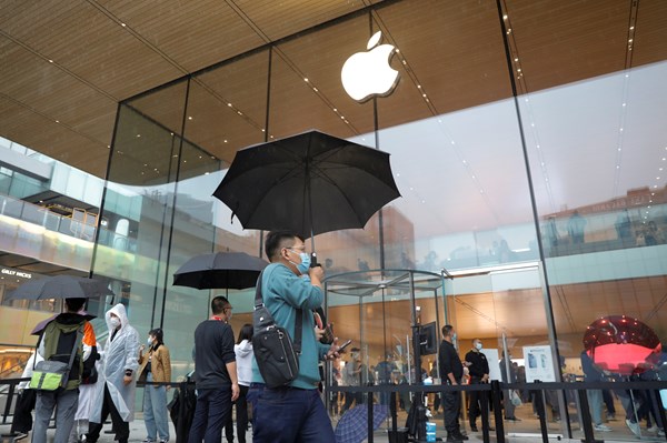 Một số nhà cung cấp của Apple, Tesla phải tạm ngừng sản xuất tại Trung Quốc