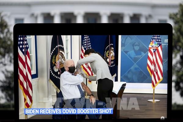 Tổng thống Mỹ tiêm mũi vaccine thứ 3