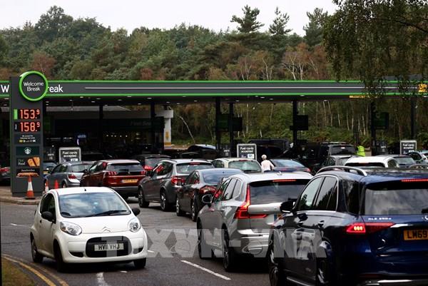 Khủng hoảng nhiên liệu tại Anh tác động mạnh tới các ngành dịch vụ thiết yếu
