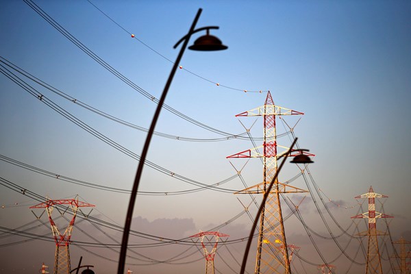 Hóa đơn tiền điện của người dân Italy dự kiến tăng gần 30% trong quý tới