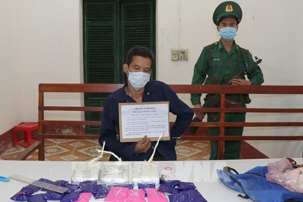 Điện Biên bắt đối tượng vận chuyển 3 bánh heroin và 4.000 viên ma túy tổng hợp