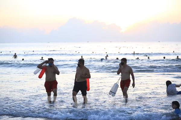 Hình ảnh Đà Nẵng trong ngày đầu tiên nới lỏng một số hoạt động