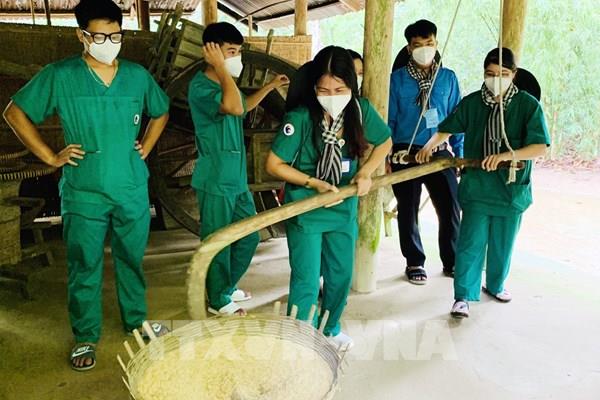 Khởi động du lịch an toàn bằng tour về "vùng xanh"