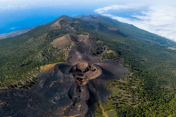 Núi lửa phun trào ở đảo Palma (Tây Ban Nha)