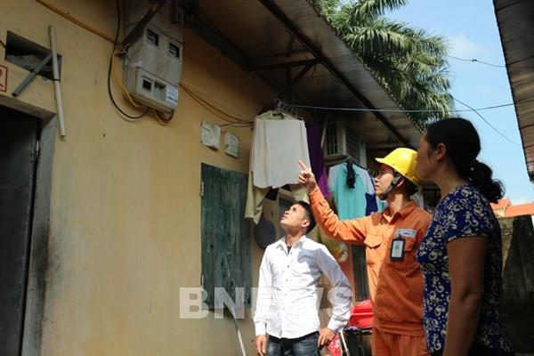 EVNHANOI yêu cầu hơn 16.000 chủ nhà trọ cam kết không trục lợi tiền điện