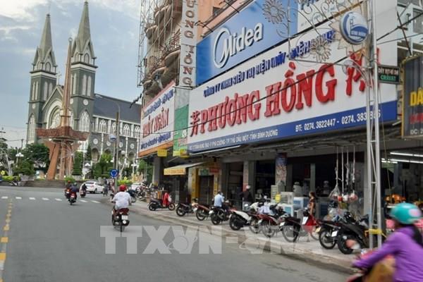 Bình Dương bỏ bắt buộc cách ly người từ nơi khác đến, sắp cho bán lại vé số