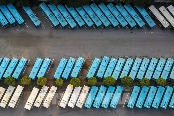 Hàng nghìn xe buýt "nằm la liệt" trong bến