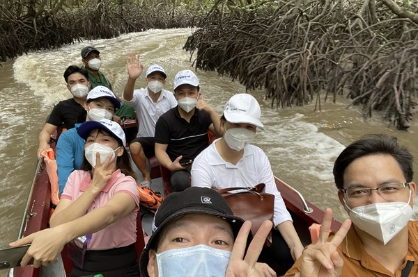 Nhiều địa phương và doanh nghiệp trong cả nước đang dần mở cửa đón khách du lịch