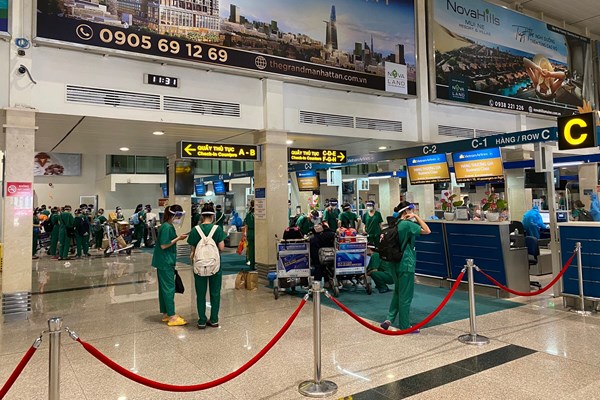 Vietnam Airlines thực hiện 5 chuyến bay liên tiếp chở lực lượng y tế về Hà Nội