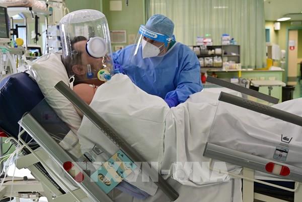 ECDC cảnh báo nguy cơ làn sóng tử vong mới vì COVID-19 tại châu Âu