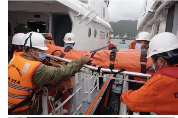 Chạy đua với thời gian cứu thuyền viên Quảng Nam gặp nạn