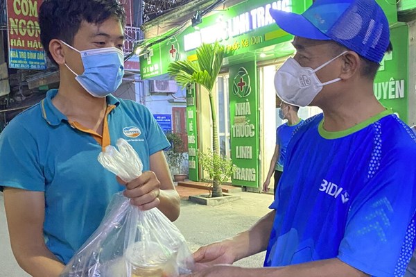 BIDV trao 18.000 suất cơm tặng người dân khó khăn tại Hà Nội 