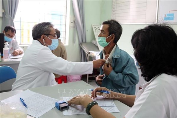 Đi khám, chữa bệnh có phải xét nghiệm COVID-19?