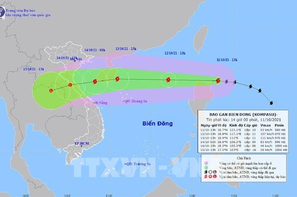 Bão Kompasu tăng lên cấp 10, giật cấp 12