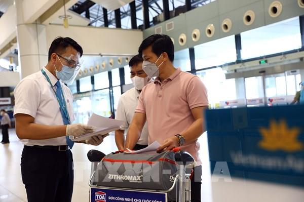 Hà Nội bỏ quy định cách ly tập trung với người bay đến từ TPHCM và Đà Nẵng