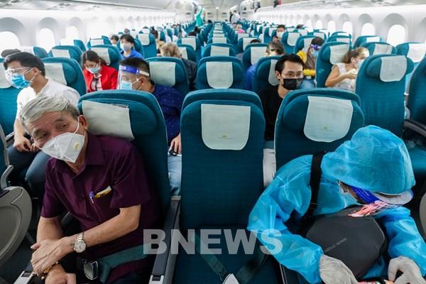 Vietnam Airlines khôi phục bay chuyến đầu tiên từ Tp. Hồ Chí Minh đi Hà Nội
