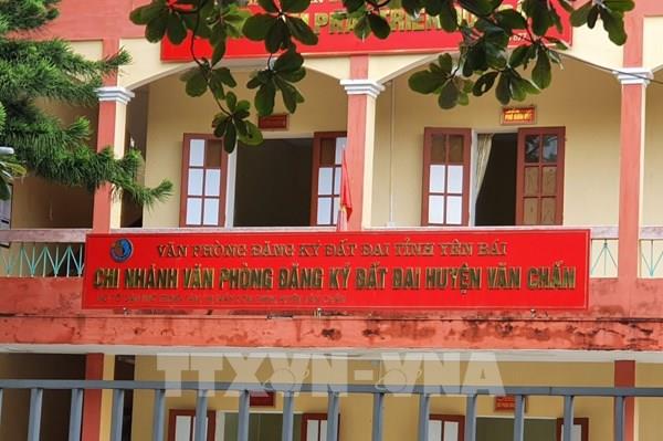 Khởi tố lãnh đạo Hội Nông dân và Chi nhánh Văn phòng Đăng ký đất đai huyện Văn Chấn
