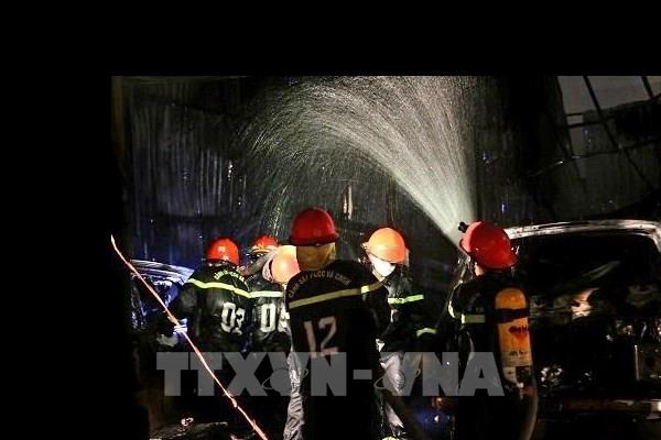 Thành phố Hồ Chí Minh: Kịp thời khống chế vụ cháy gara ôtô trong khu dân cư
