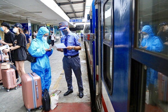 Chuyến tàu đầu tiên khởi hành từ ga Hà Nội đi Tp. Hồ Chí Minh sau giãn cách xã hội