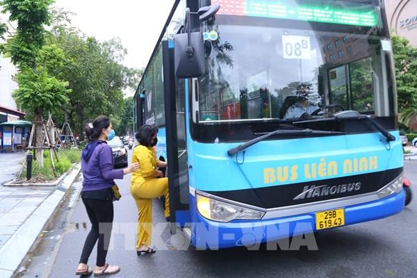 Hình ảnh hoạt động vận tải hành khách bắt đầu hoạt động trở lại