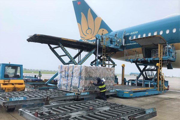 Vietnam Airlines vận chuyển an toàn vaccine từ Hungary, Croatia và Slovakia về Việt Nam