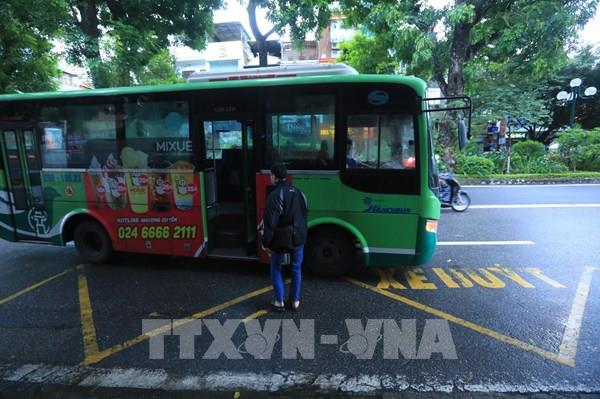 Xe buýt, taxi Hà Nội vẫn vắng khách