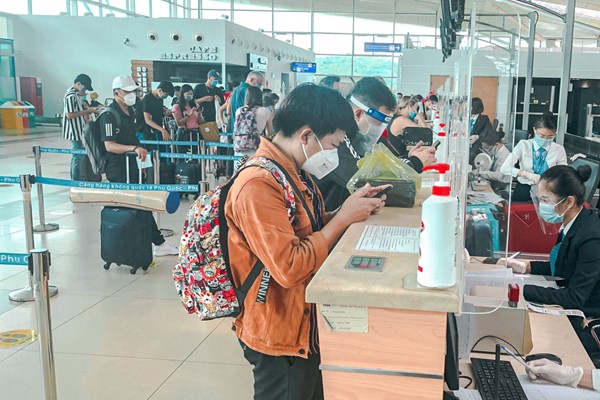 Vietnam Airlines đưa người dân Tp. Hồ Chí Minh trở về từ Phú Quốc