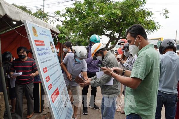 Chốt kiểm soát dịch ở Bà Rịa-Vũng Tàu quá tải trong ngày đầu nới lỏng giãn cách