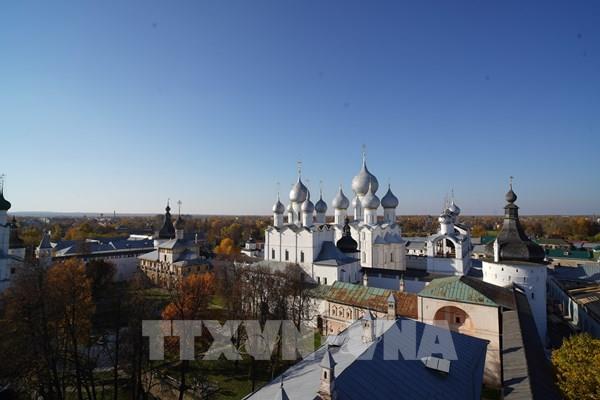 Thành phố cổ Rostov Velikyi trong sắc thu nước Nga