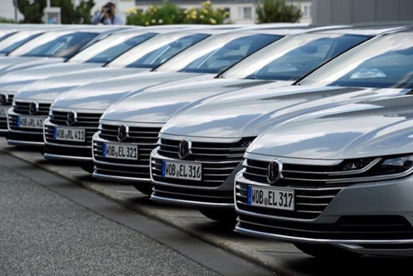 Doanh số bán ô tô tại châu Âu giảm thấp nhất kể từ năm 1995