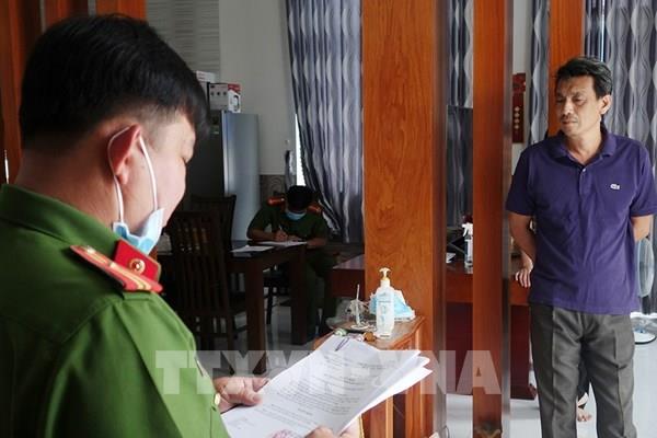 Khởi tố, bắt tạm giam cán bộ Cục Hải quan buôn lậu 100 tấn đường cát