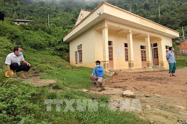 Nghệ An: Hàng chục hộ dân bất an trước nguy cơ sạt lở núi